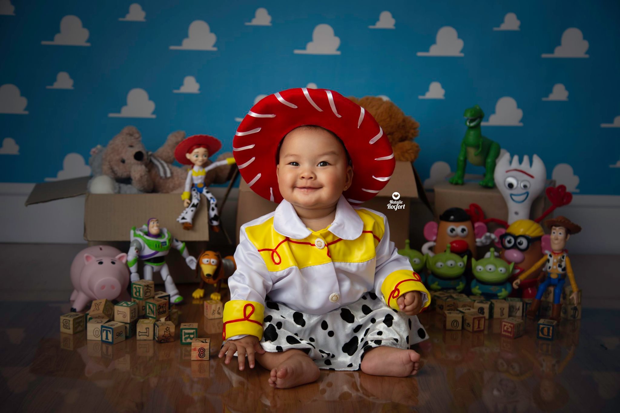 Vera Rocfort disfraz Toy Story fotografía de bebés sentaditos Lima Perú Natalie Rocfort