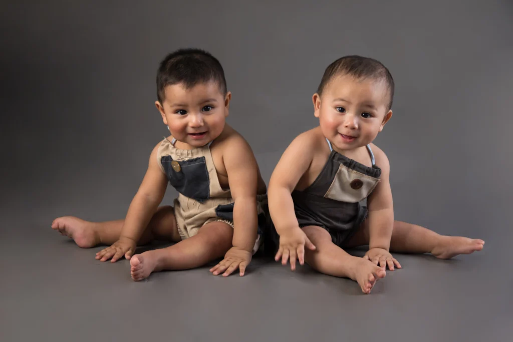 Bebés sentaditos